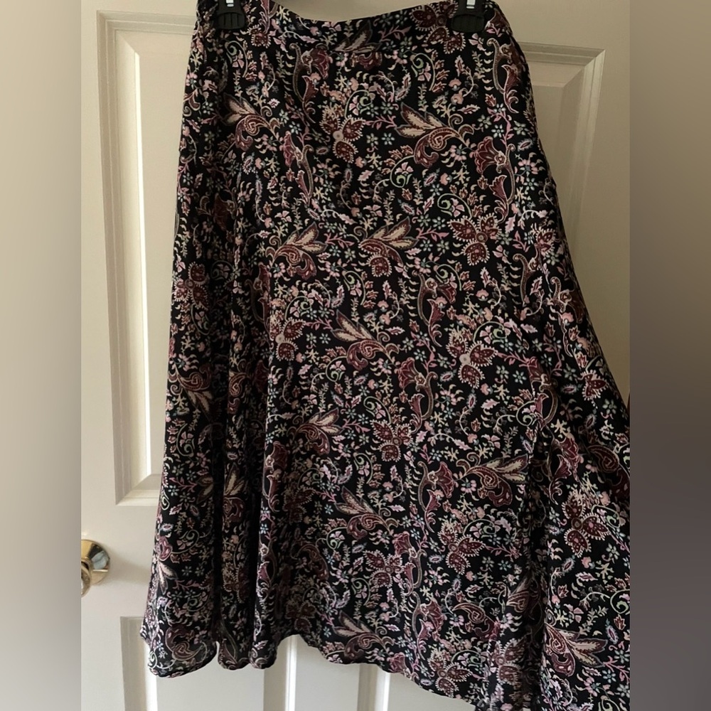 Chic Paisley A-Line Skirt in Black and Pink